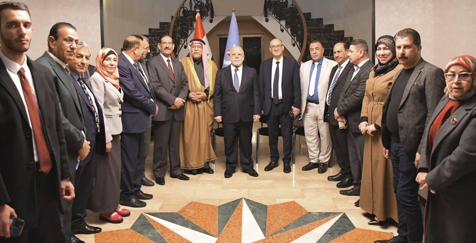 الدكتور العبادي يناقش مع النخب سبل تحقيق الإصلاح السياسي والاقتصادي