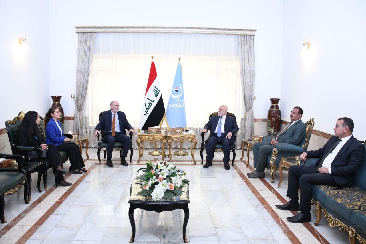 الدكتور حيدر العبادي يستقبل السفير البريطاني في بغداد