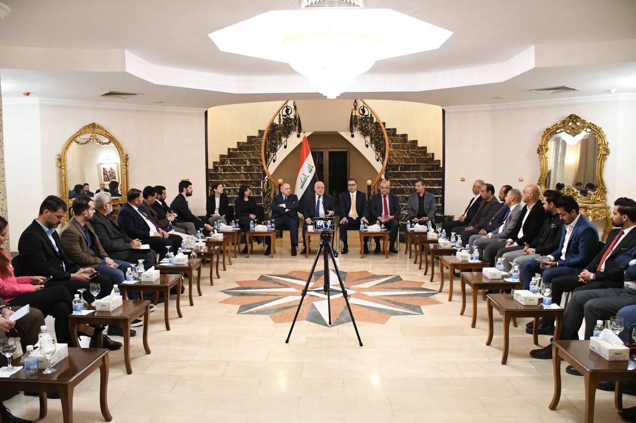 الدكتور حيدر العبادي يستقبل عدداً من الصحفيين الدوليين ويؤكد أن استقرار العراق ركيزة أساسية للمنطقة 