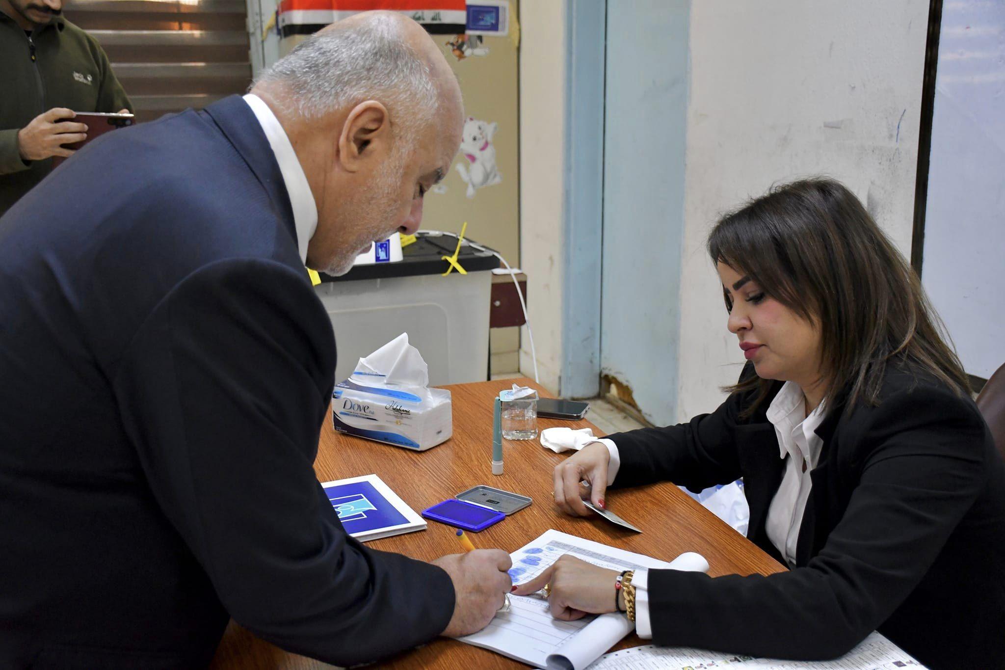Dr. Haider Al-Abadi casts his vote in the provincial council elections