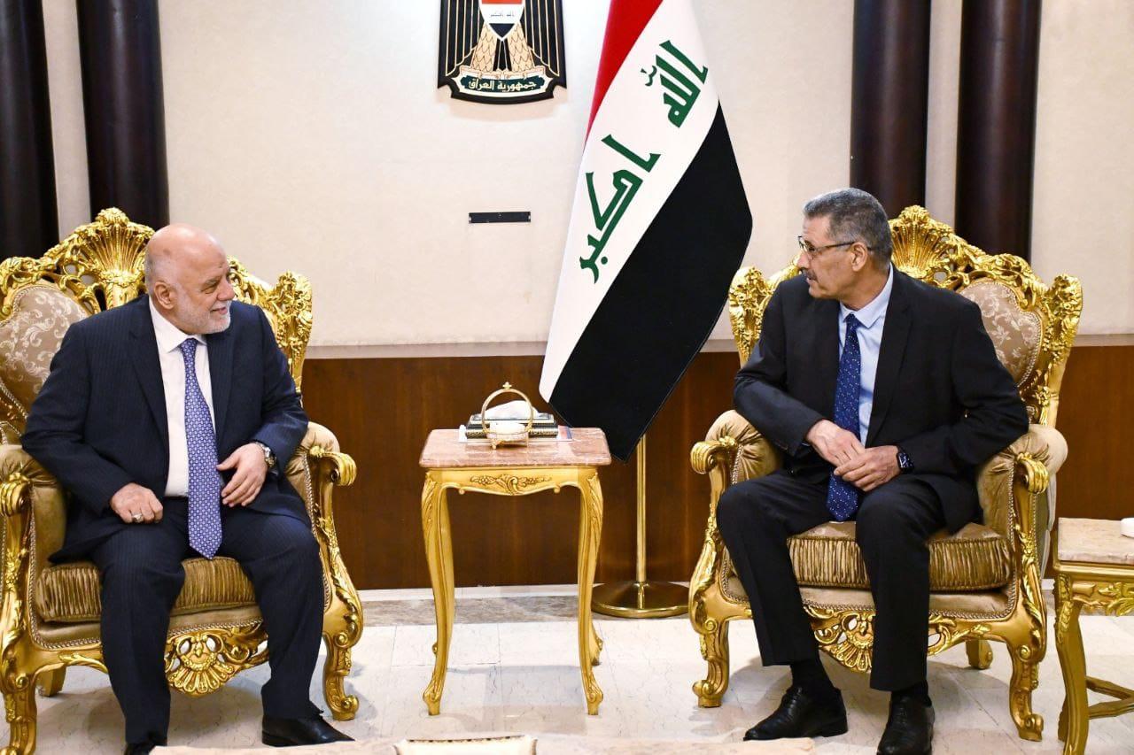 الدكتور حيدر العبادي يلتقي وزير النفط السيد حيان عبد الغني