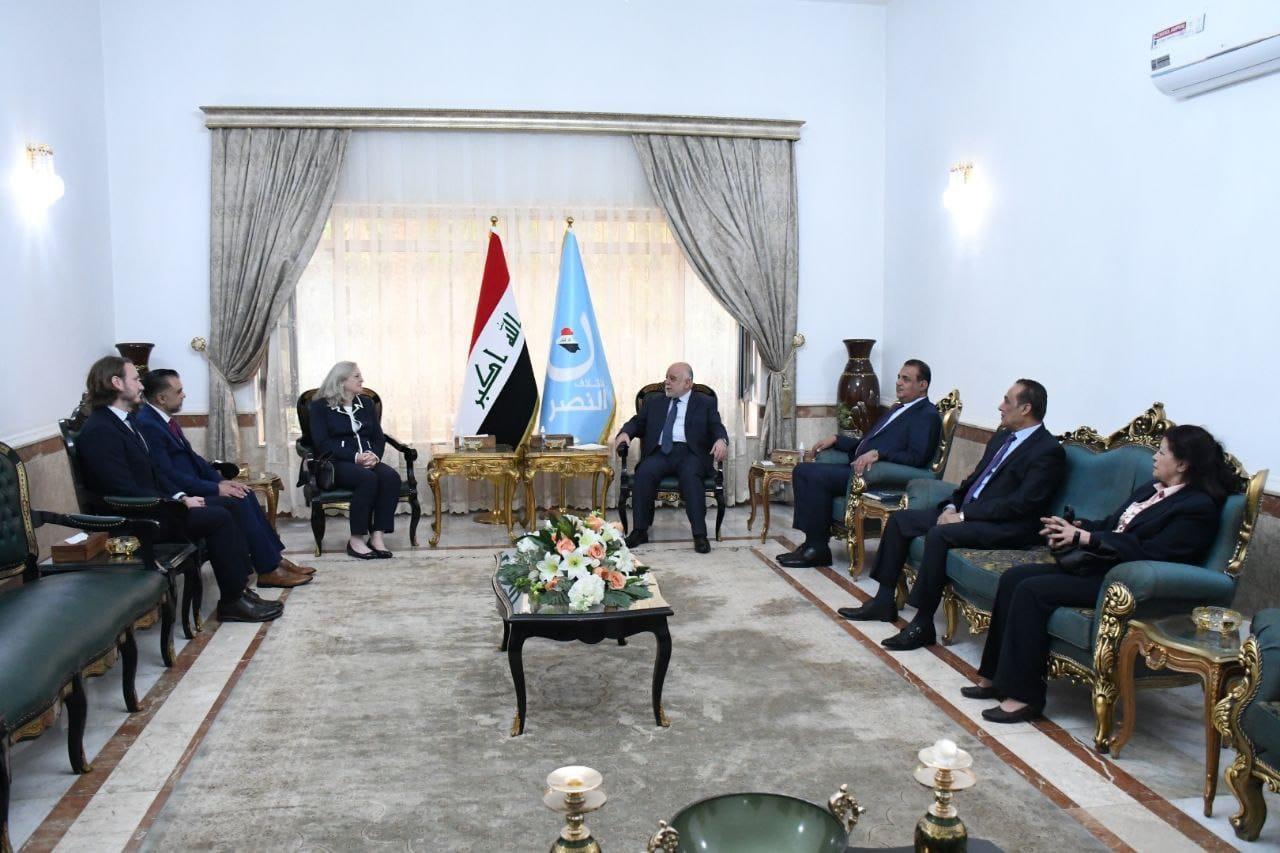 الدكتور العبادي يستقبل السفيرة الأمريكية في بغداد ويبحث معها مجمل الأوضاع في البلد