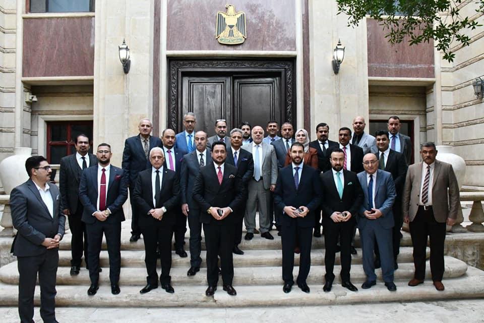 الدكتور حيدر العبادي يستقبل نخبة من صناع الرأي ويناقش معهم الواقع السياسي والاقتصادي والأمني