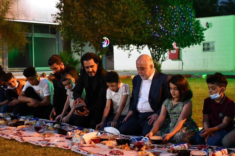الدكتور حيدر العبادي يقيم مأدبة إفطار للأيتام في شهر رمضان المبارك