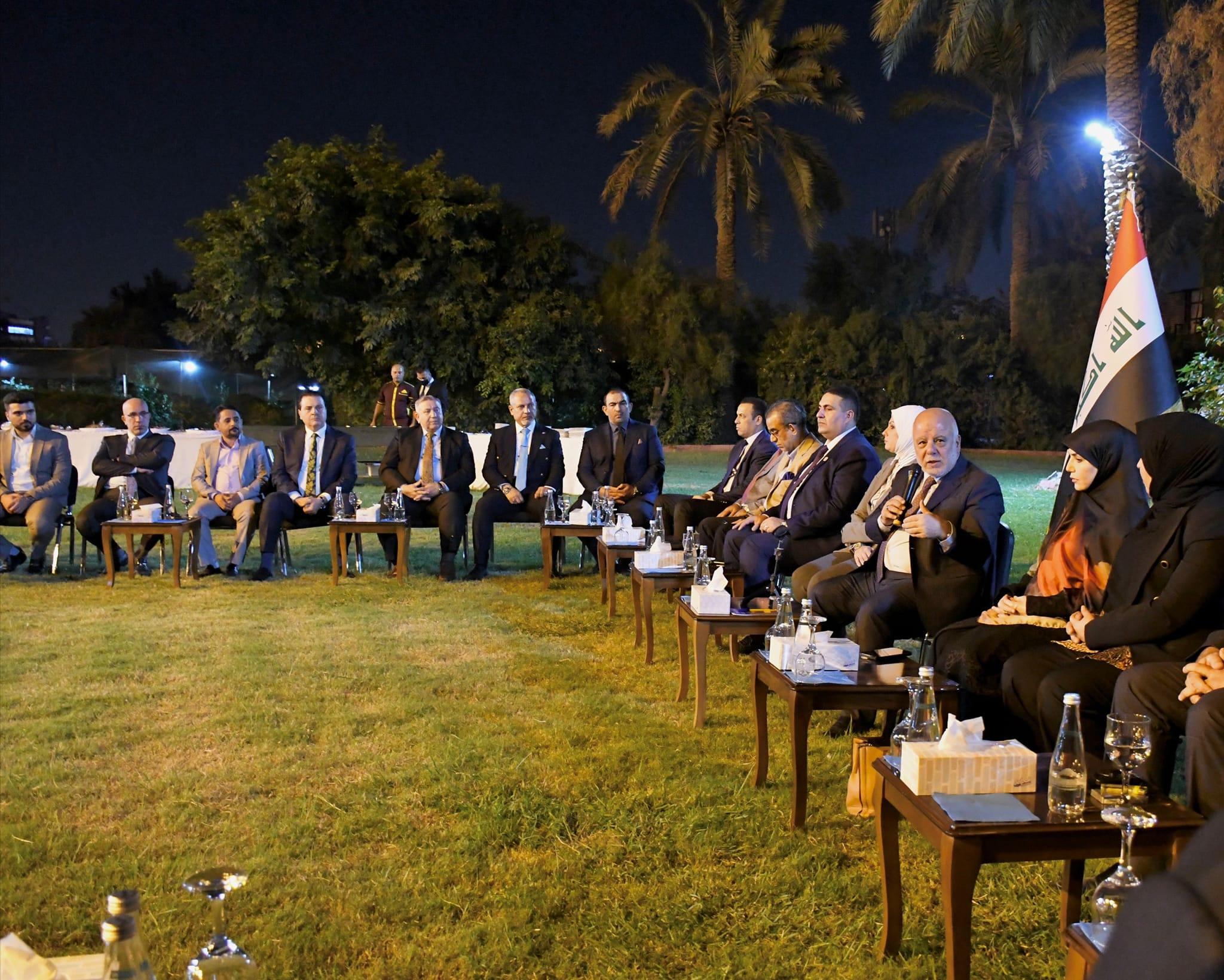 Dr. Haider Al-Abadi hosts a number of academics and political analysts and calls for finding economi