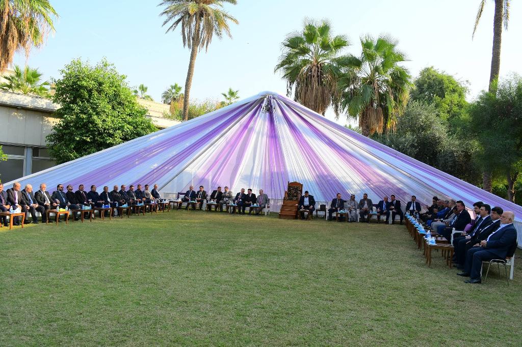 الدكتور العبادي يستقبل المعزين في ذكرى الأربعين لوفاة والدته